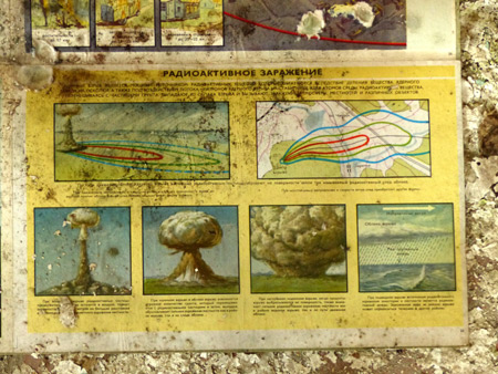 Affiche guerre nucléaire Duga-3