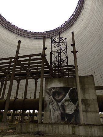 Tours de refroidissement inachevées Chernobyl.