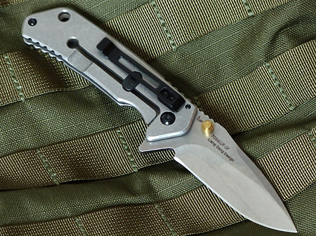 Sanrenmu 7056 clip et framelock